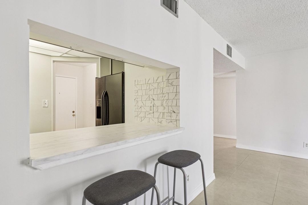 待售: $370,000 (2 贝兹, 2 浴室, 1145 平方英尺)