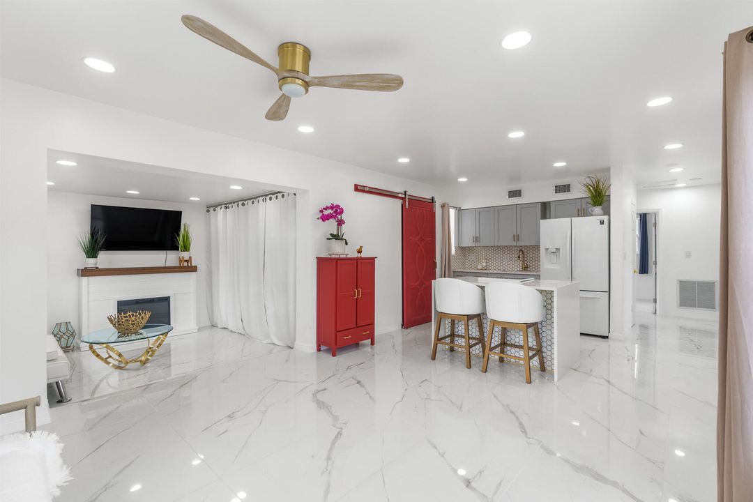 For Rent: $2,900 (3 beds, 1 baths, 1000 Square Feet)