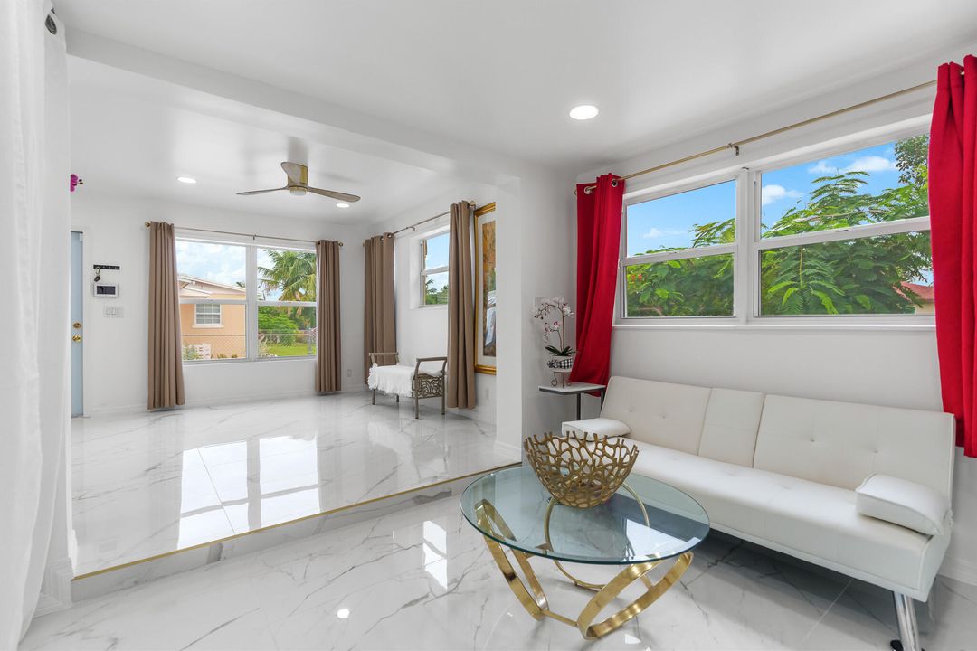 For Rent: $2,900 (3 beds, 1 baths, 1000 Square Feet)