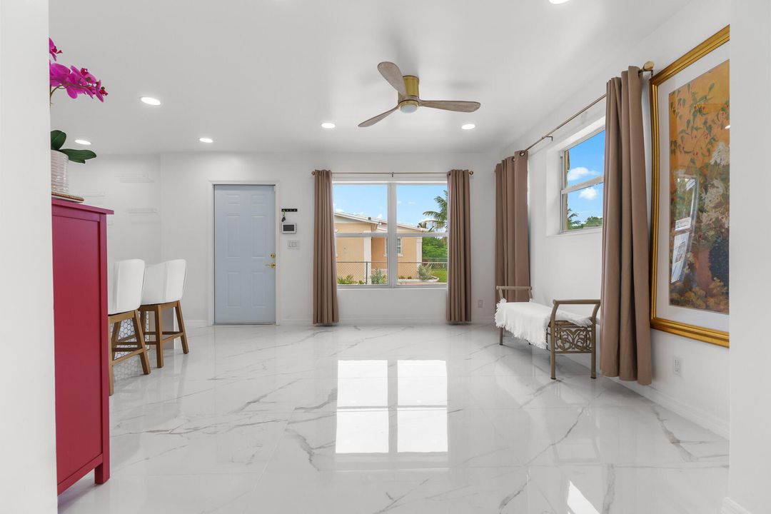 For Rent: $2,900 (3 beds, 1 baths, 1000 Square Feet)