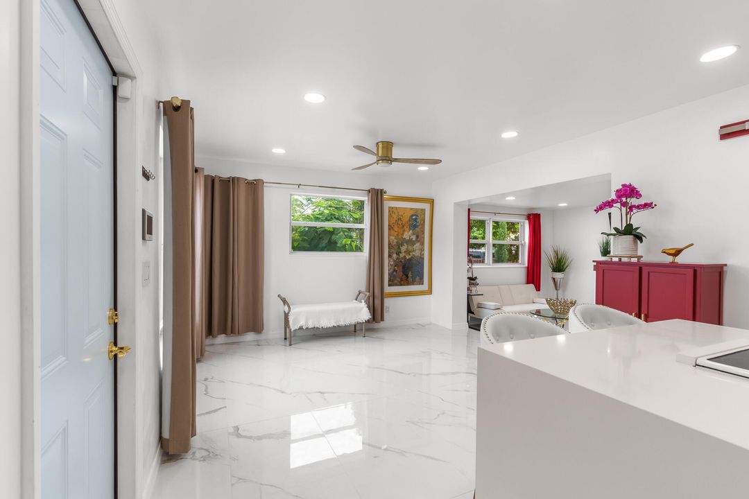 For Rent: $2,900 (3 beds, 1 baths, 1000 Square Feet)