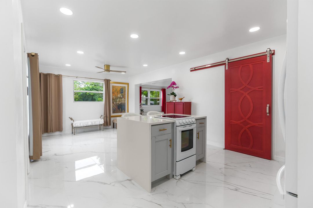 For Rent: $2,900 (3 beds, 1 baths, 1000 Square Feet)