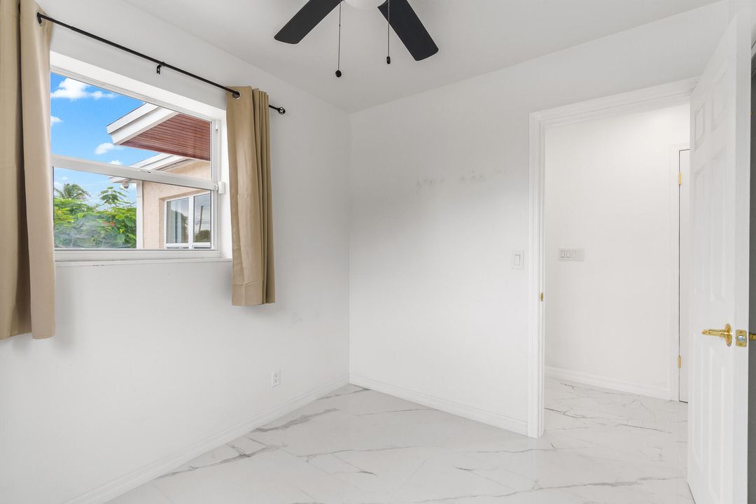 For Rent: $2,900 (3 beds, 1 baths, 1000 Square Feet)