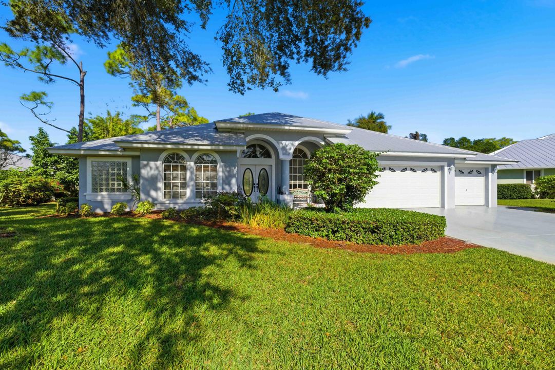 For Sale: $880,000 (4 beds, 3 baths, 2901 Square Feet)