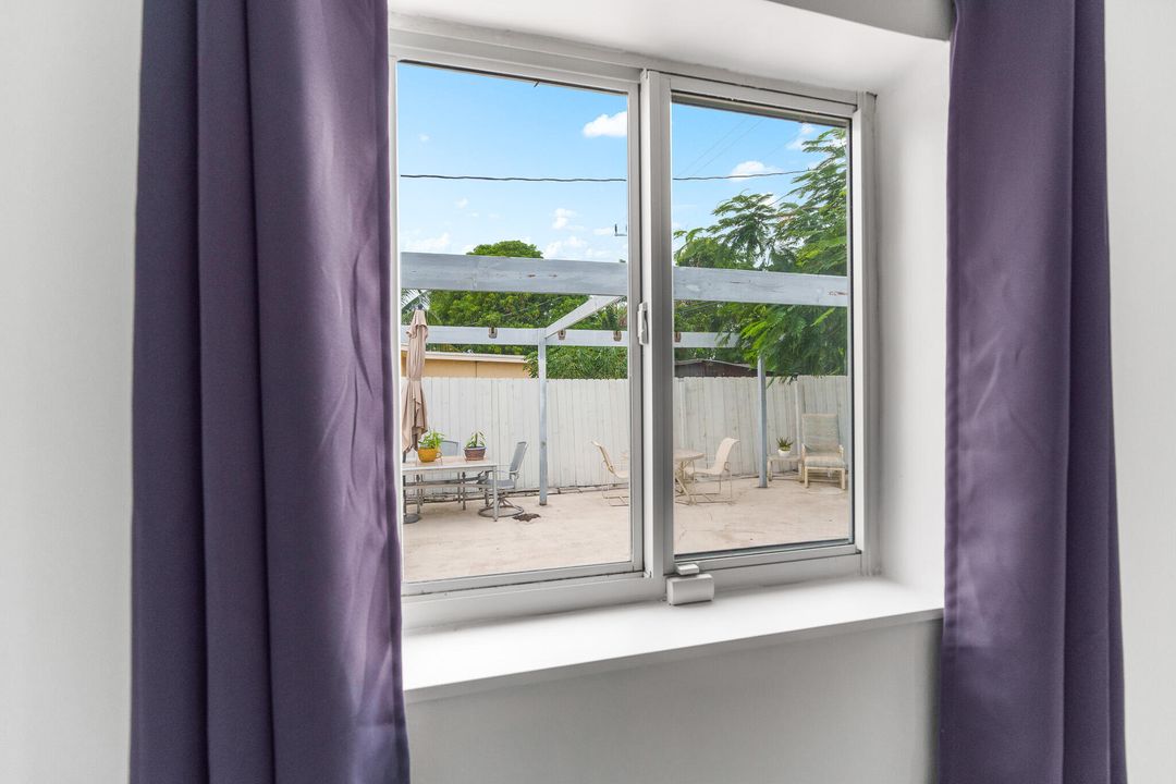 For Rent: $2,900 (3 beds, 1 baths, 1000 Square Feet)