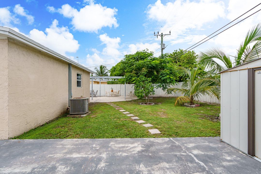 For Rent: $2,900 (3 beds, 1 baths, 1000 Square Feet)