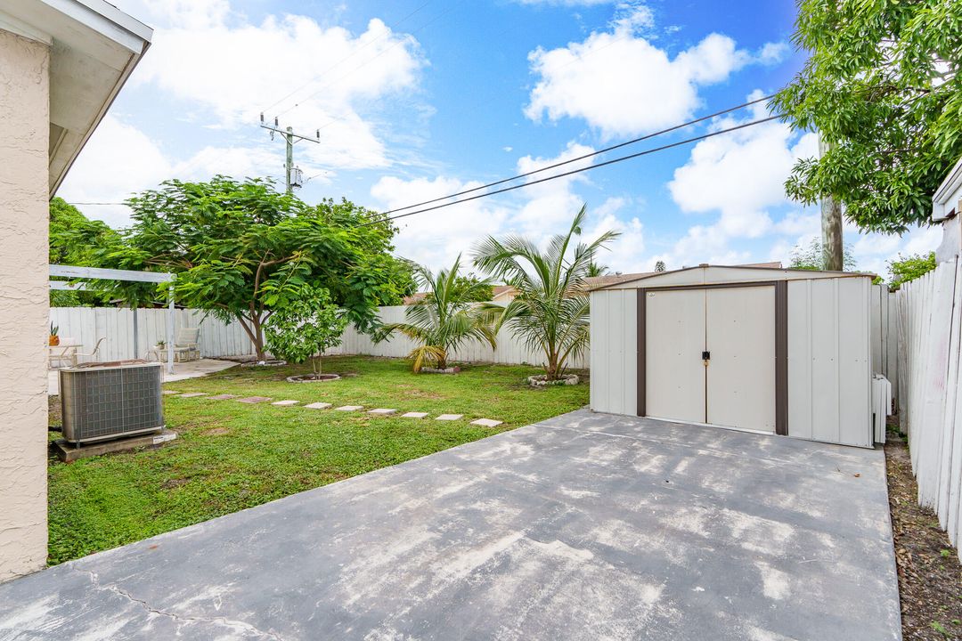 For Rent: $2,900 (3 beds, 1 baths, 1000 Square Feet)