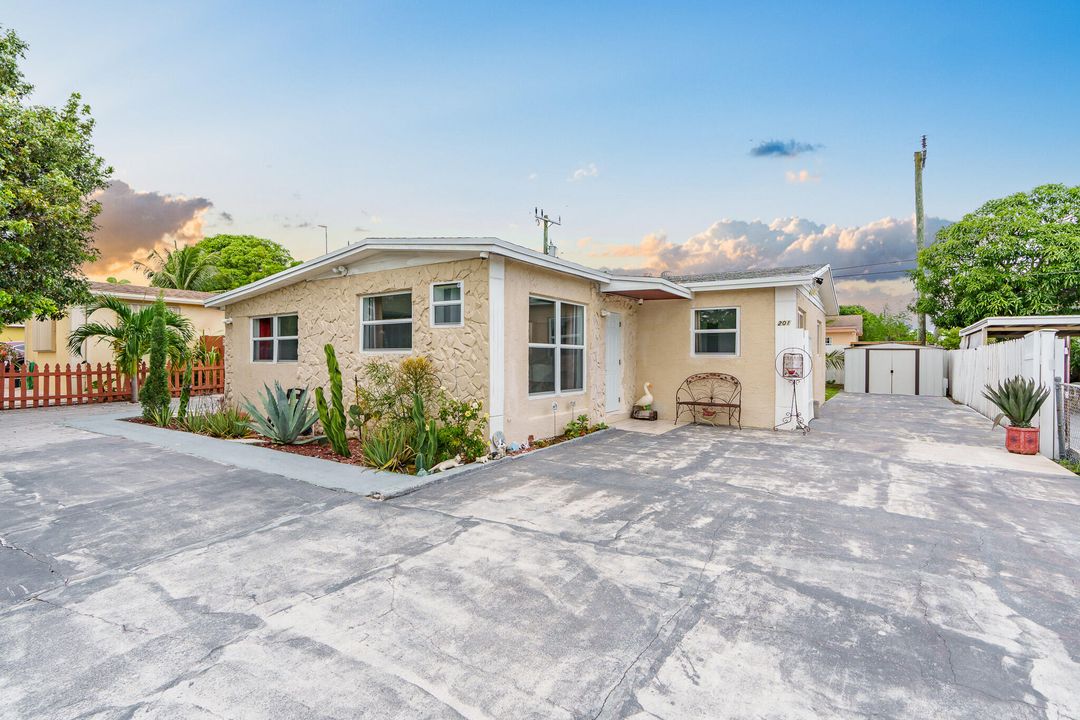 For Rent: $2,900 (3 beds, 1 baths, 1000 Square Feet)