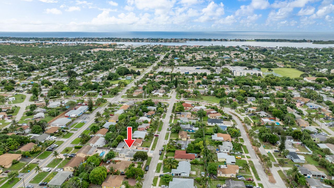 For Rent: $2,900 (3 beds, 1 baths, 1000 Square Feet)