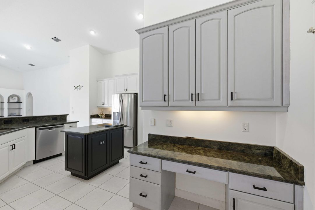 For Sale: $880,000 (4 beds, 3 baths, 2901 Square Feet)