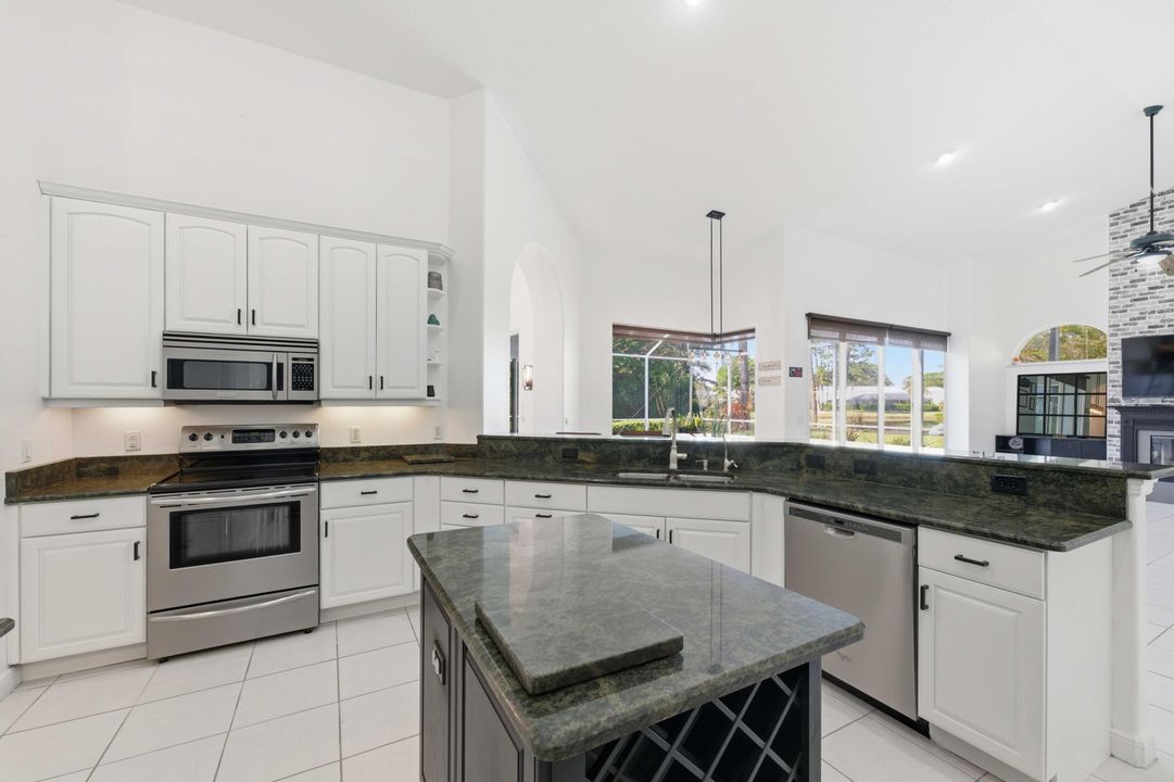 For Sale: $880,000 (4 beds, 3 baths, 2901 Square Feet)