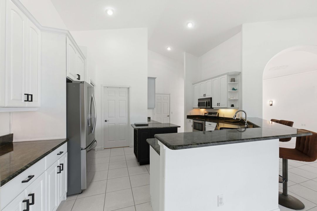 For Sale: $880,000 (4 beds, 3 baths, 2901 Square Feet)