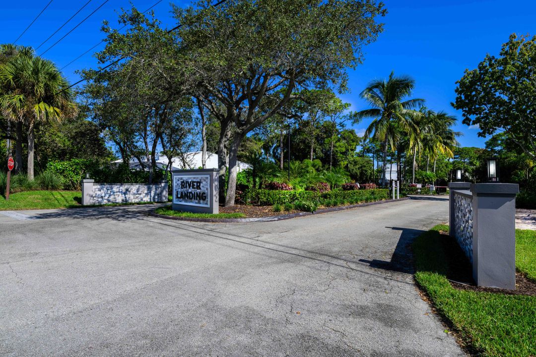 For Sale: $880,000 (4 beds, 3 baths, 2901 Square Feet)