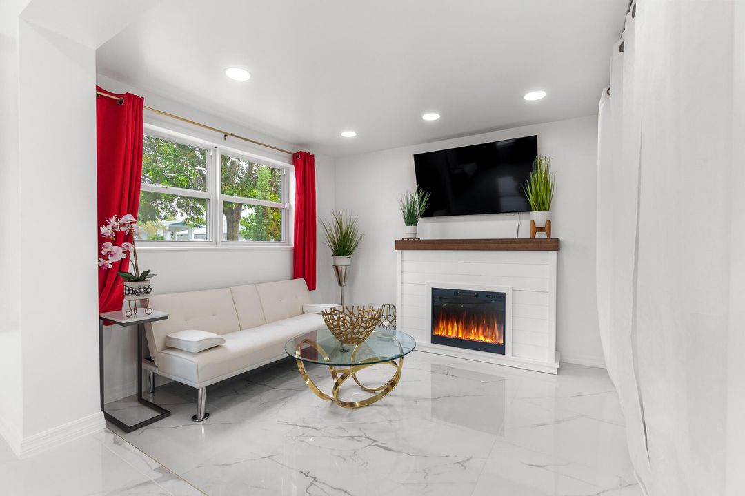 For Rent: $2,900 (3 beds, 1 baths, 1000 Square Feet)