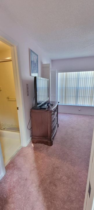 For Sale: $419,000 (2 beds, 2 baths, 1369 Square Feet)