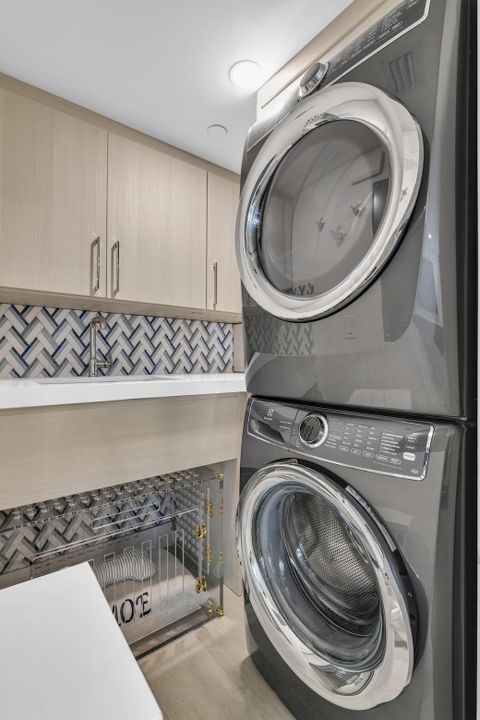 待售: $1,375,000 (2 贝兹, 2 浴室, 1706 平方英尺)