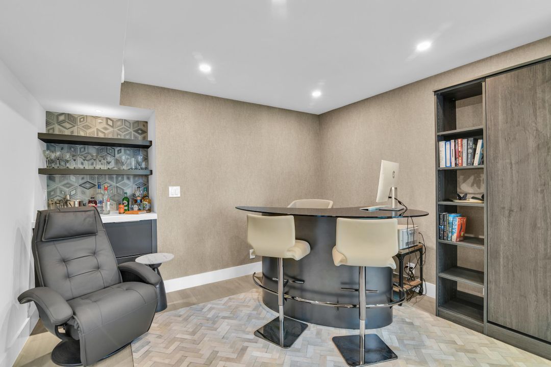 待售: $1,375,000 (2 贝兹, 2 浴室, 1706 平方英尺)