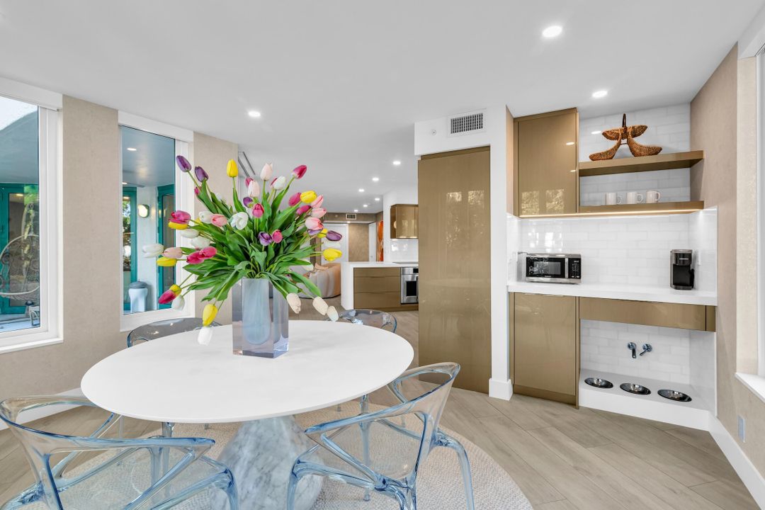 待售: $1,375,000 (2 贝兹, 2 浴室, 1706 平方英尺)