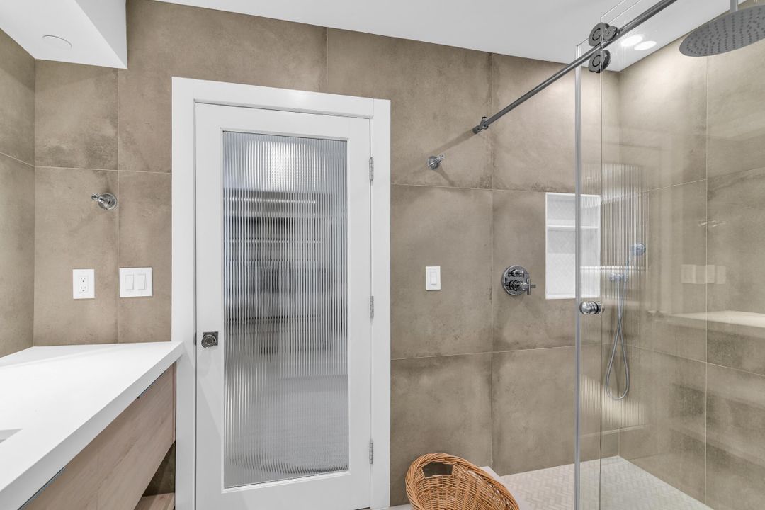 待售: $1,375,000 (2 贝兹, 2 浴室, 1706 平方英尺)