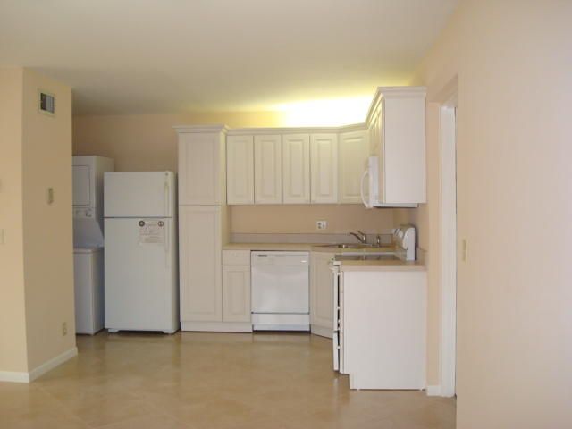 Active With Contract: $1,695 (1 beds, 1 baths, 764 Square Feet)