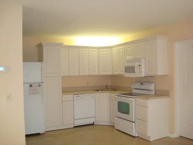 Active With Contract: $1,695 (1 beds, 1 baths, 764 Square Feet)