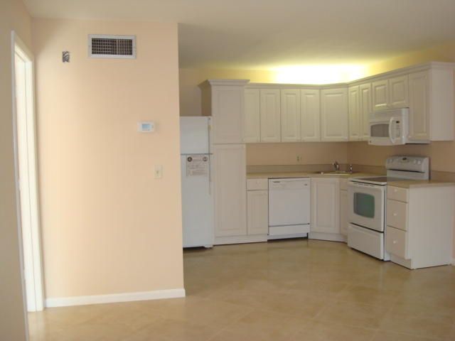 Active With Contract: $1,695 (1 beds, 1 baths, 764 Square Feet)