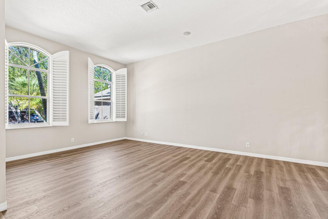 For Sale: $949,900 (4 beds, 2 baths, 2674 Square Feet)