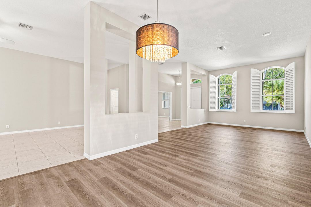 For Sale: $949,900 (4 beds, 2 baths, 2674 Square Feet)