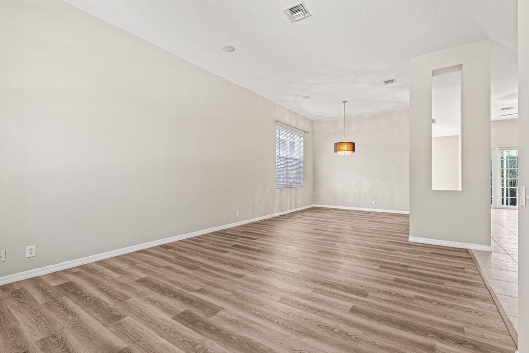 For Sale: $949,900 (4 beds, 2 baths, 2674 Square Feet)