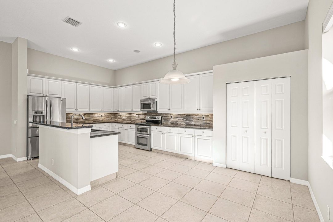 For Sale: $949,900 (4 beds, 2 baths, 2674 Square Feet)