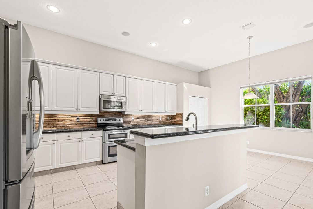 For Sale: $949,900 (4 beds, 2 baths, 2674 Square Feet)