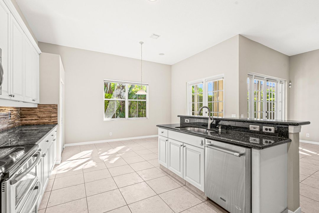 For Sale: $949,900 (4 beds, 2 baths, 2674 Square Feet)