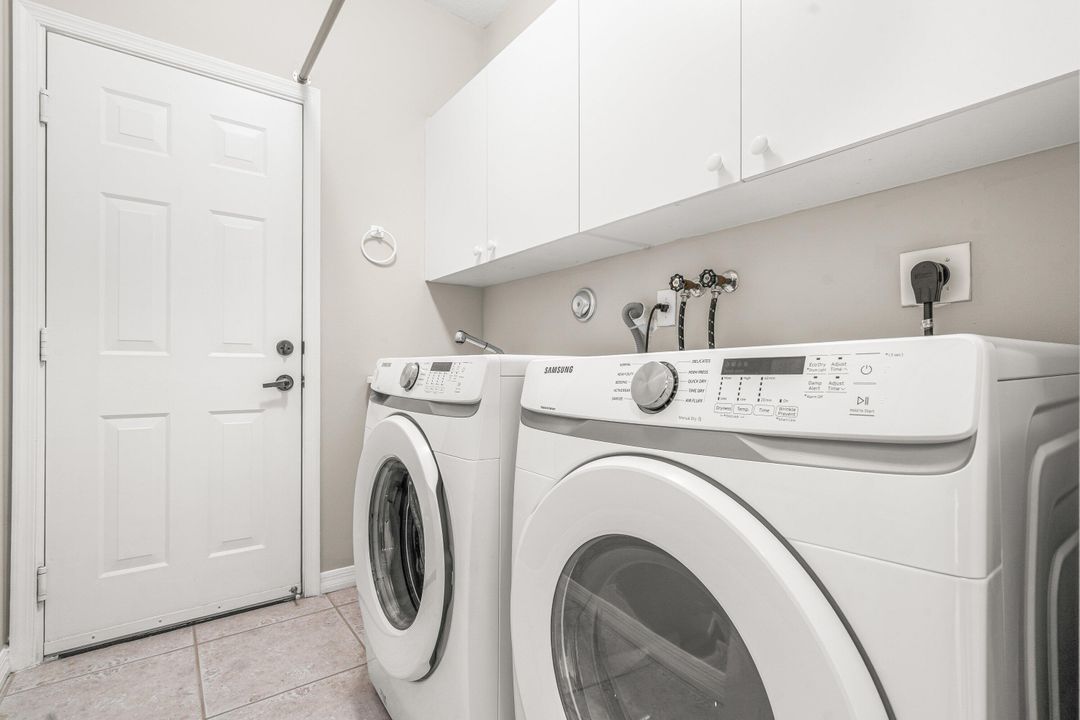 For Sale: $949,900 (4 beds, 2 baths, 2674 Square Feet)