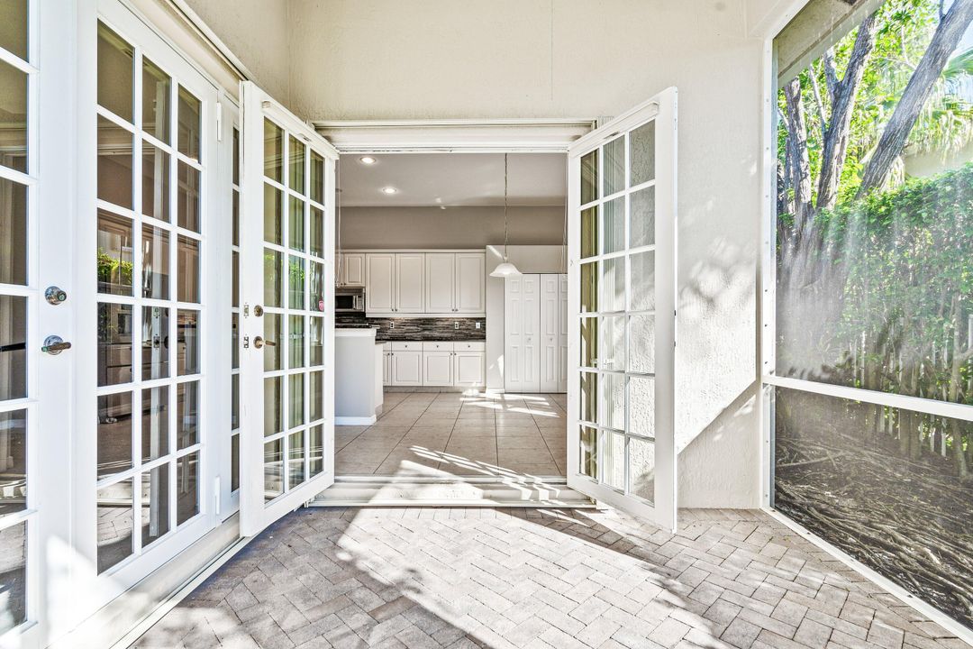 For Sale: $949,900 (4 beds, 2 baths, 2674 Square Feet)