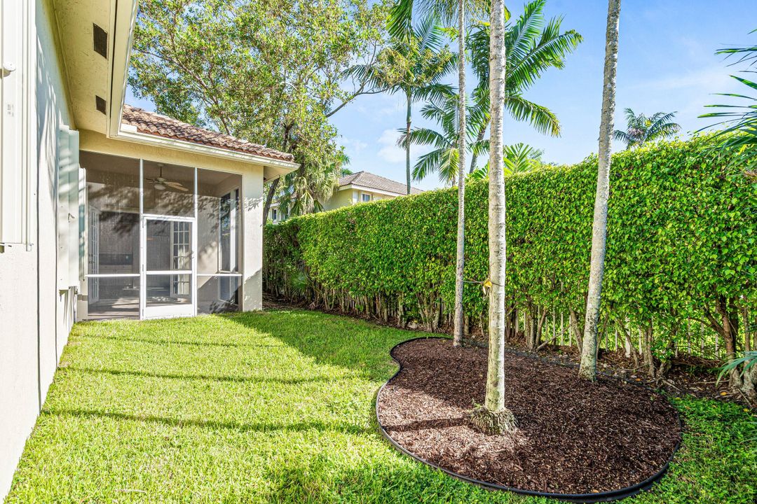 For Sale: $949,900 (4 beds, 2 baths, 2674 Square Feet)