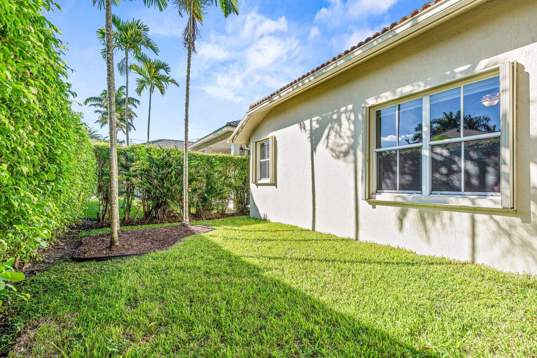 For Sale: $949,900 (4 beds, 2 baths, 2674 Square Feet)