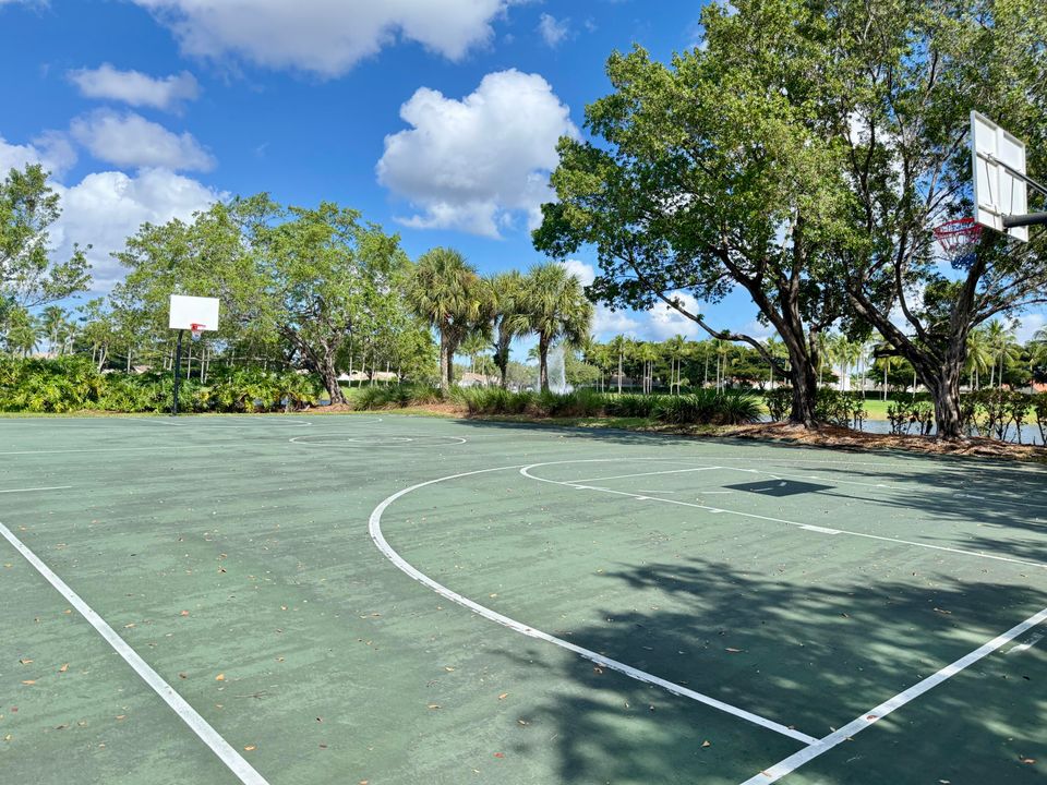 For Sale: $949,900 (4 beds, 2 baths, 2674 Square Feet)