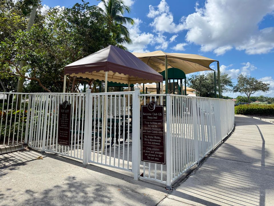 For Sale: $949,900 (4 beds, 2 baths, 2674 Square Feet)