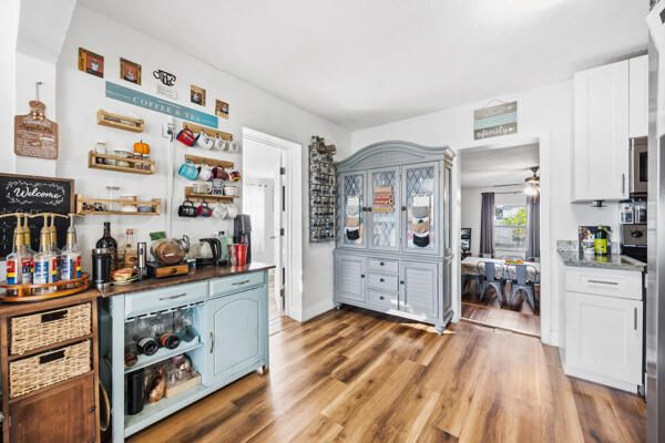 待售: $398,000 (5 贝兹, 2 浴室, 1900 平方英尺)