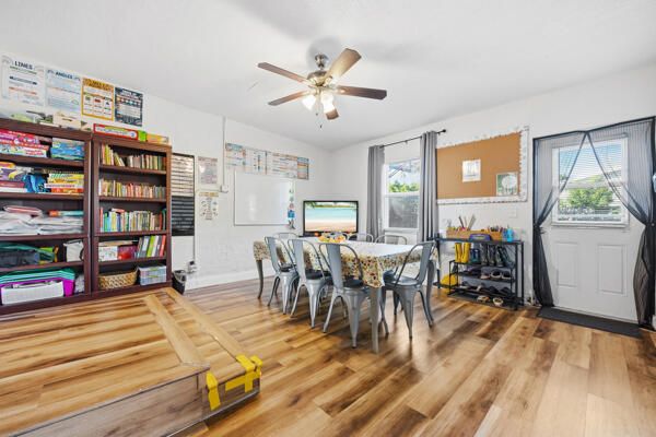 待售: $398,000 (5 贝兹, 2 浴室, 1900 平方英尺)