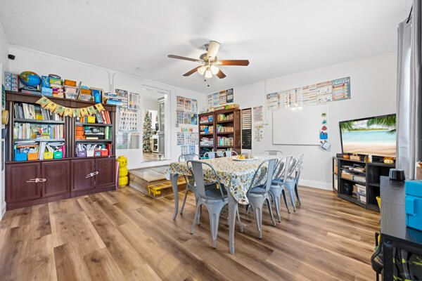 待售: $398,000 (5 贝兹, 2 浴室, 1900 平方英尺)