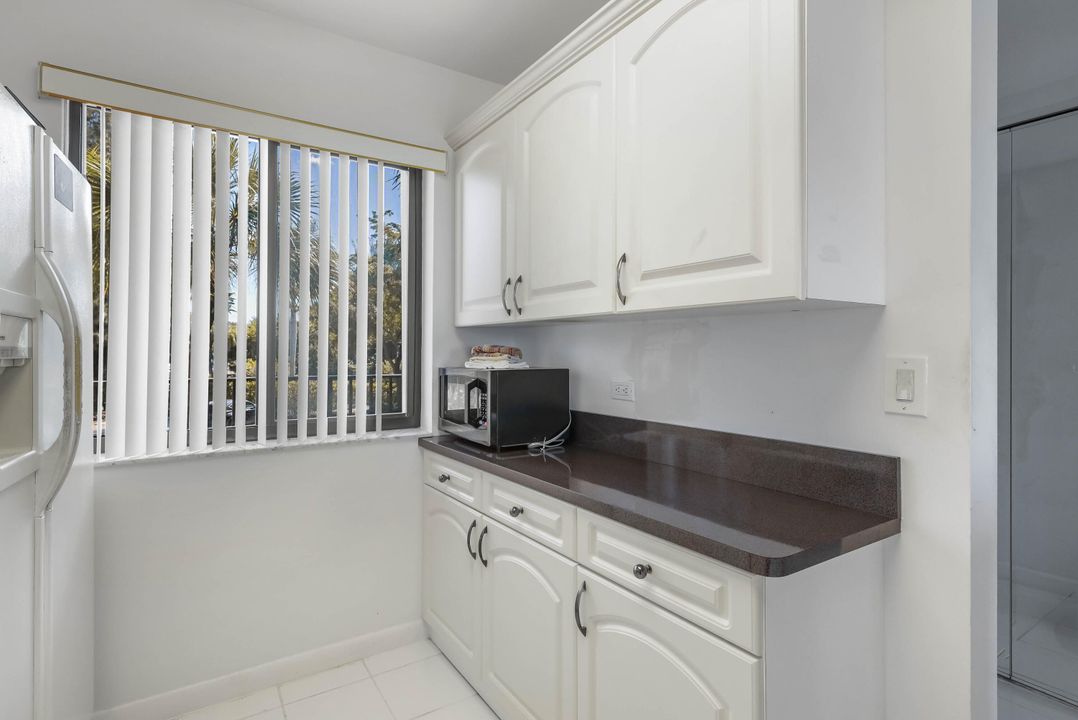 На продажу: $150,000 (3 спален, 2 ванн, 1225 Квадратных фут)