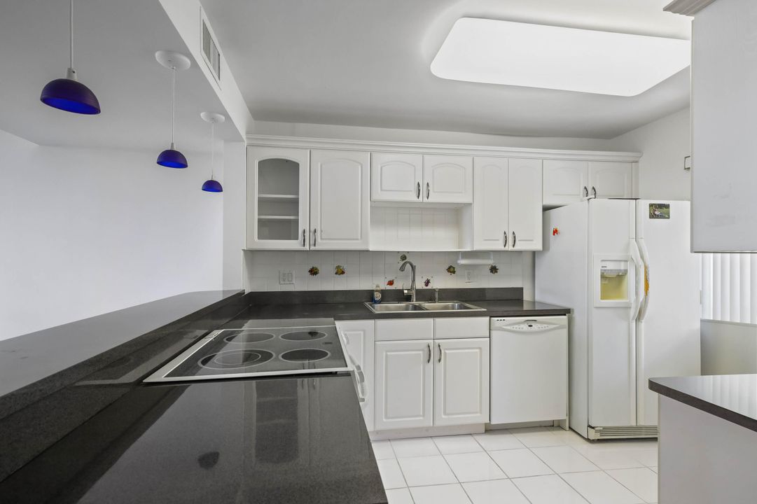 На продажу: $150,000 (3 спален, 2 ванн, 1225 Квадратных фут)