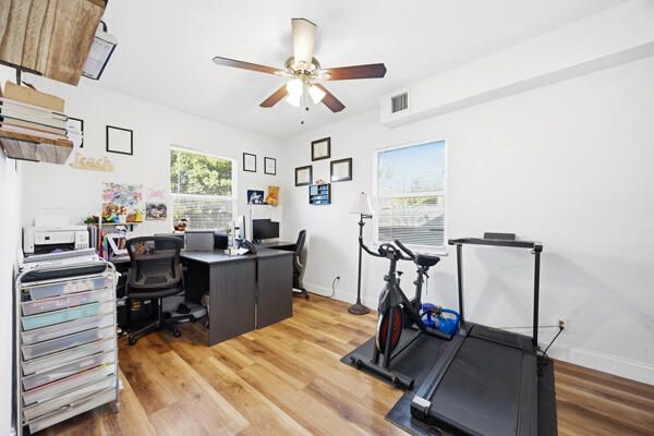 待售: $398,000 (5 贝兹, 2 浴室, 1900 平方英尺)