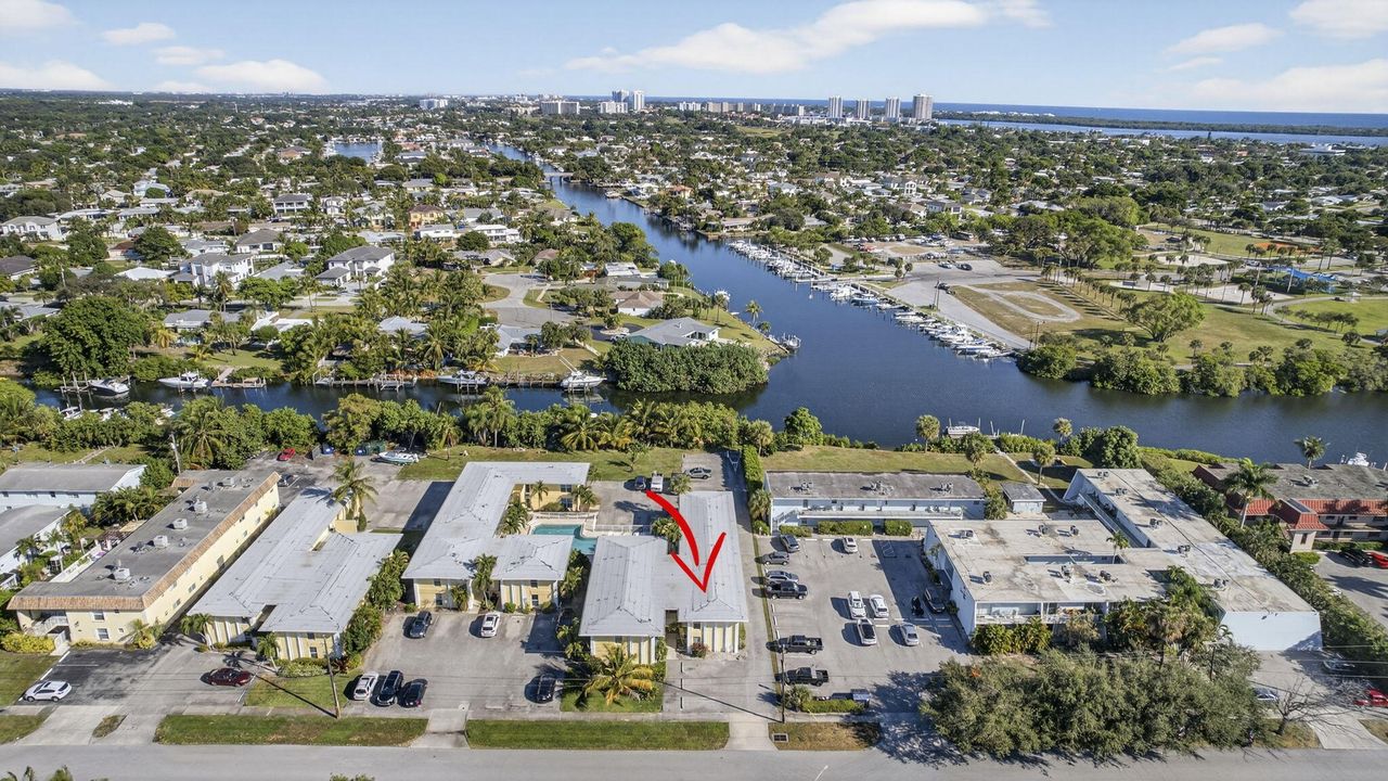 待售: $200,000 (1 贝兹, 1 浴室, 684 平方英尺)