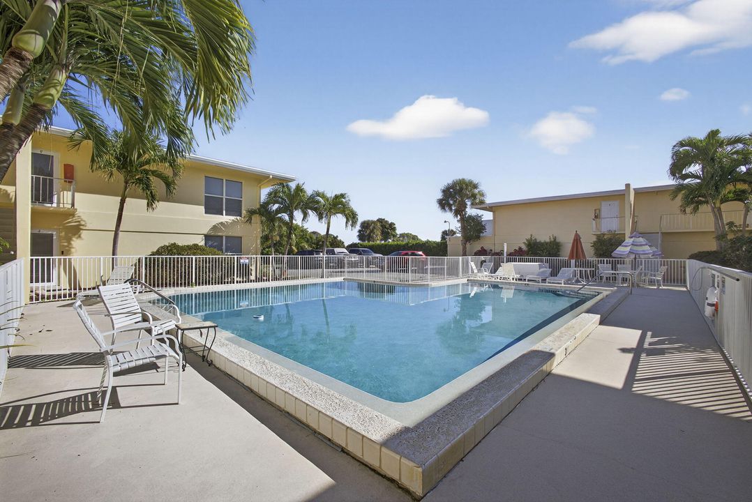 待售: $200,000 (1 贝兹, 1 浴室, 684 平方英尺)