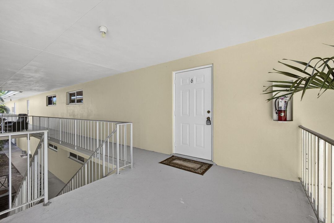 待售: $200,000 (1 贝兹, 1 浴室, 684 平方英尺)