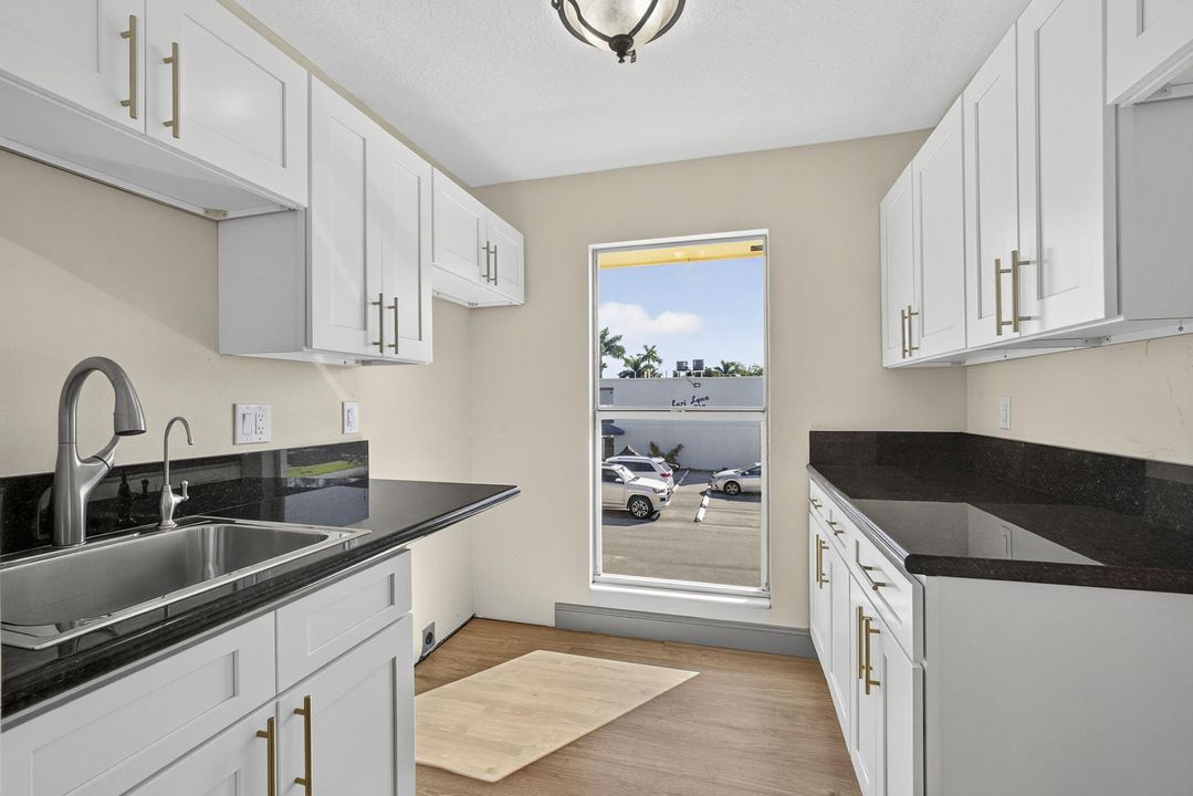 待售: $200,000 (1 贝兹, 1 浴室, 684 平方英尺)