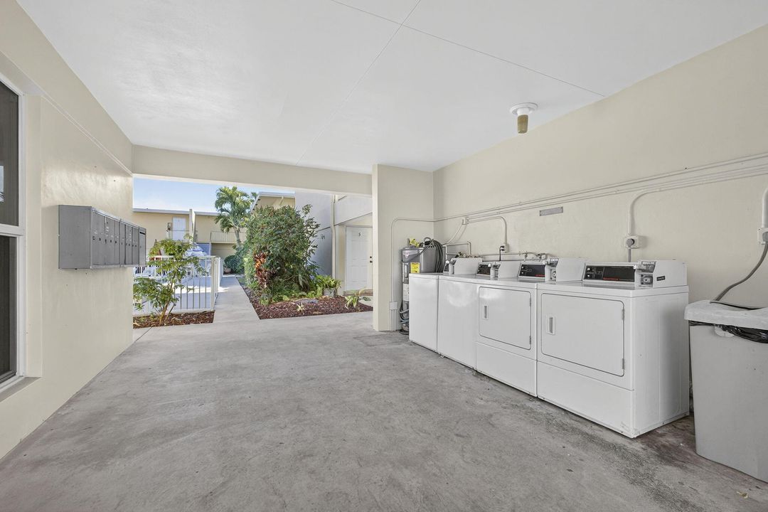 待售: $200,000 (1 贝兹, 1 浴室, 684 平方英尺)