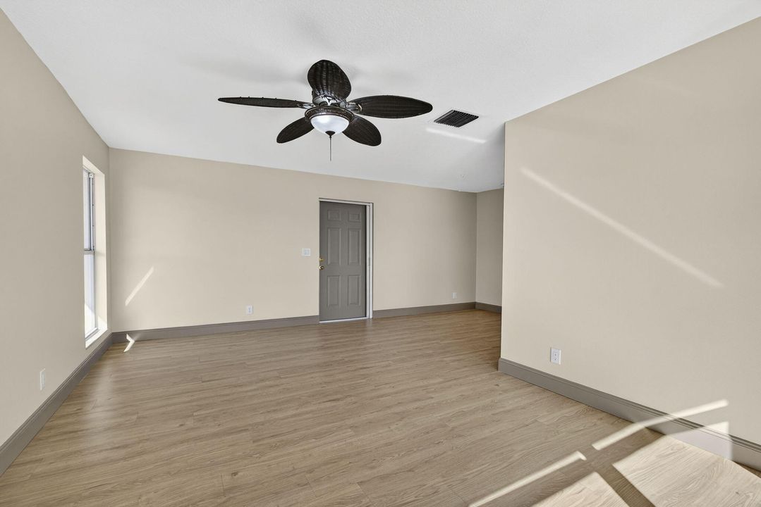 待售: $200,000 (1 贝兹, 1 浴室, 684 平方英尺)